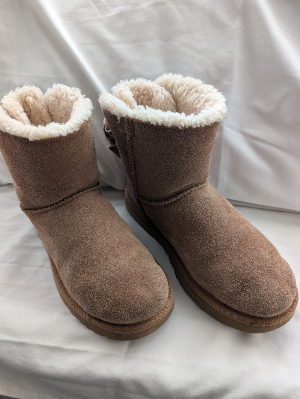 UGG 1016501 Women Mini Bailey Bow Crushed Velvet Chestnut Winter Boot US Size 9